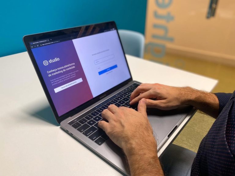 Rock Content De Brasil Adquiere A Scribblelive Para Globalizar Scus Para El Marketing De Contenido Digital