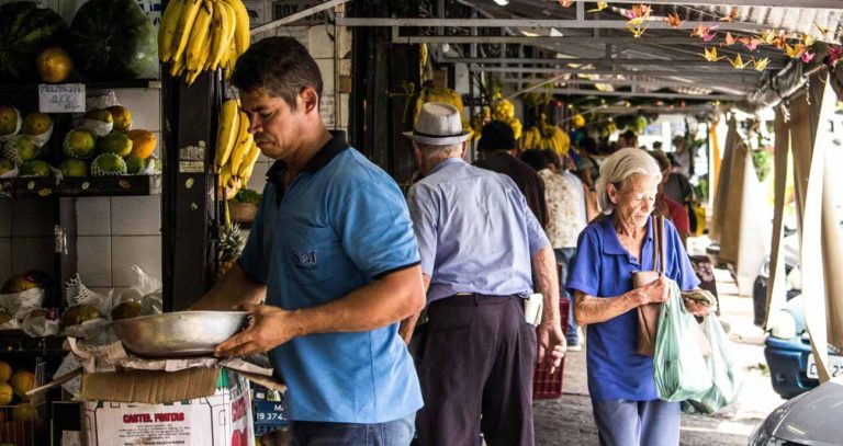 Chipper De Colombia Trae Tecnología A Las Tienditas De La Esquina