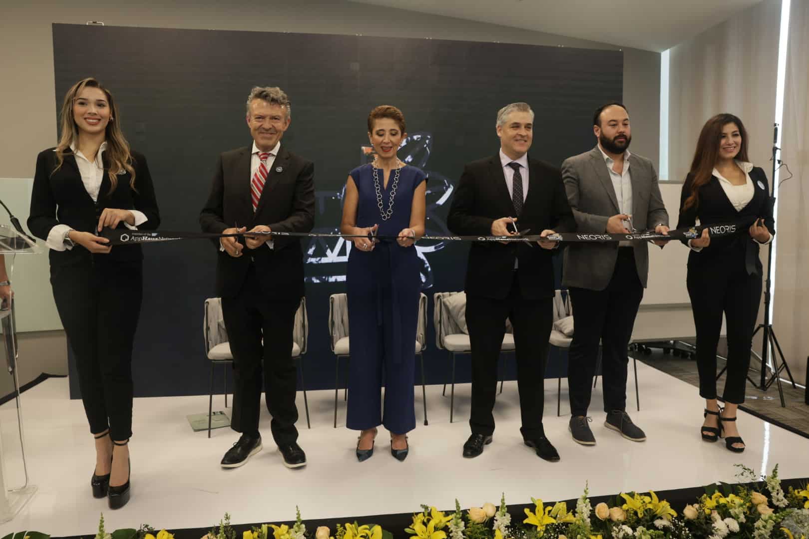 NEORIS y SAP, empresas líderes en transformación digital y desarrollo de software empresarial, se unieron para inaugurar AppHaus en México.