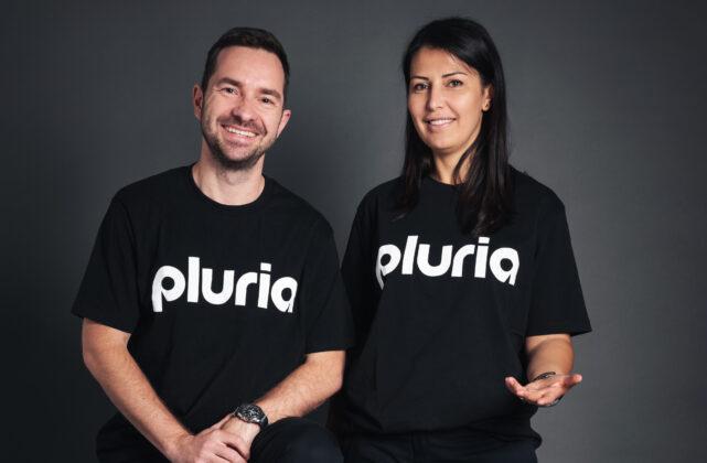 Pluria es una solución de trabajo remoto e híbrido que ayuda a las empresas a mantener a sus equipos conectados y comprometidos.