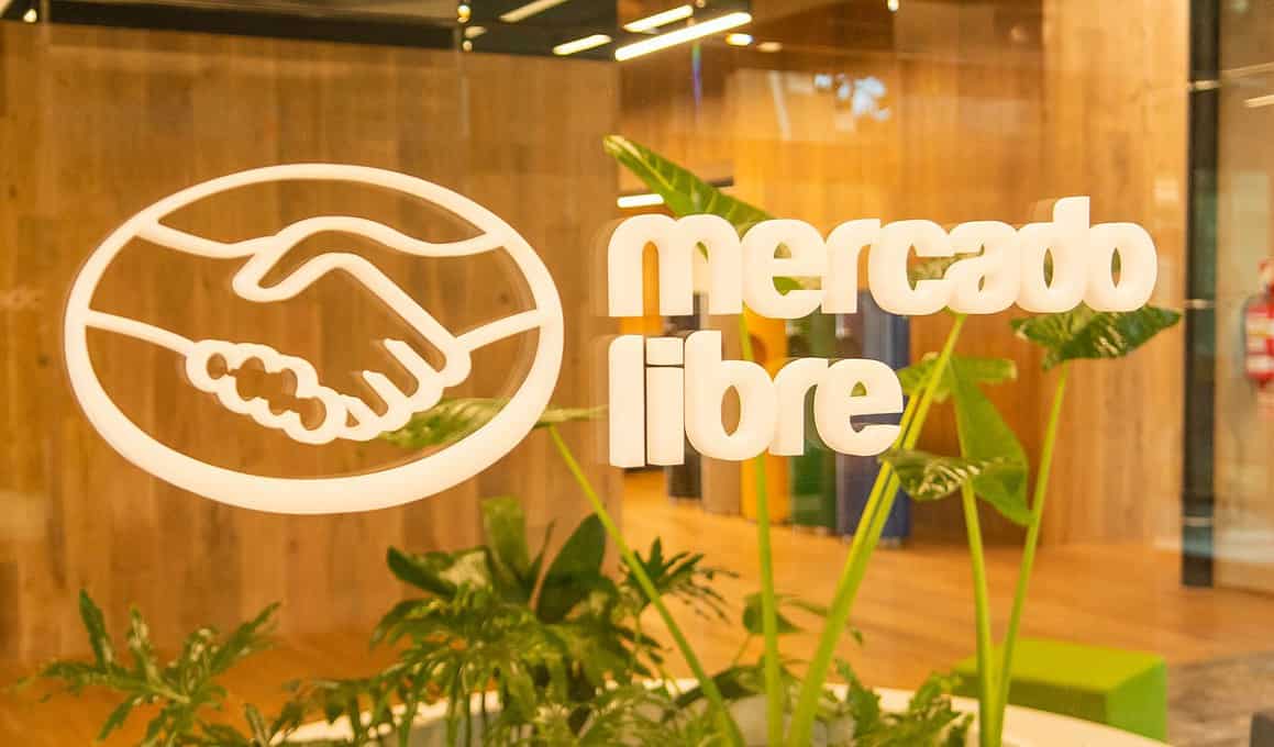 Mercado Libre employs technologies such as artificial intelligence (AI) and machine learning (ML) to combat irregularities on its platform.