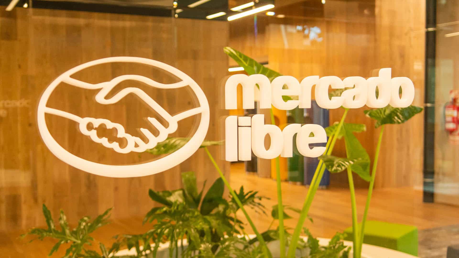 Mercado Libre employs technologies such as artificial intelligence (AI) and machine learning (ML) to combat irregularities on its platform.