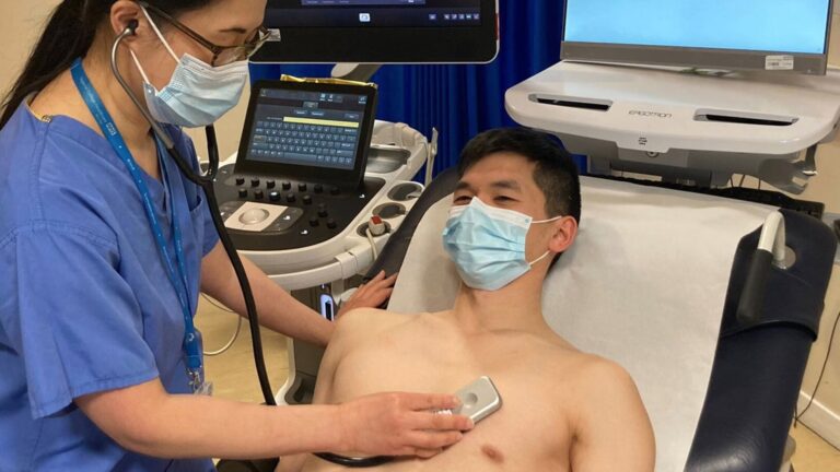 El Estetoscopio De Ia Avanza En El Diagnóstico De Enfermedades Cardiacas En El Reino Unido